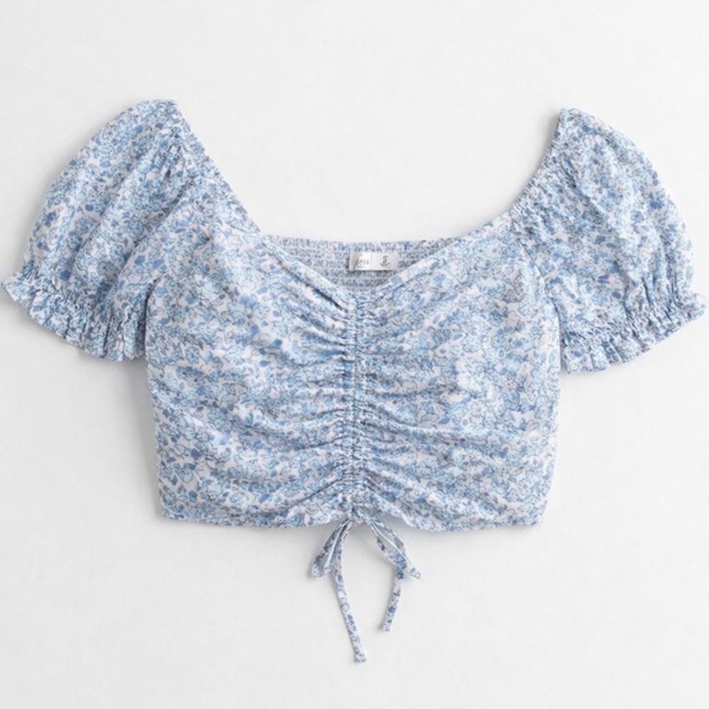 Hollister | Ditsy Floral Puff Sleeve‎ Shirred Crop Top in Blue size Medium